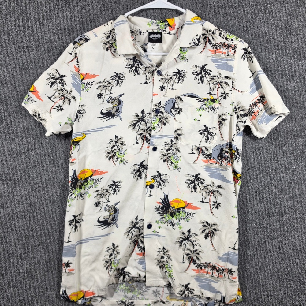Batman Shirt Mens Small Button Down Hawaiian Tropical Aloha Rayon DC Comics Geek